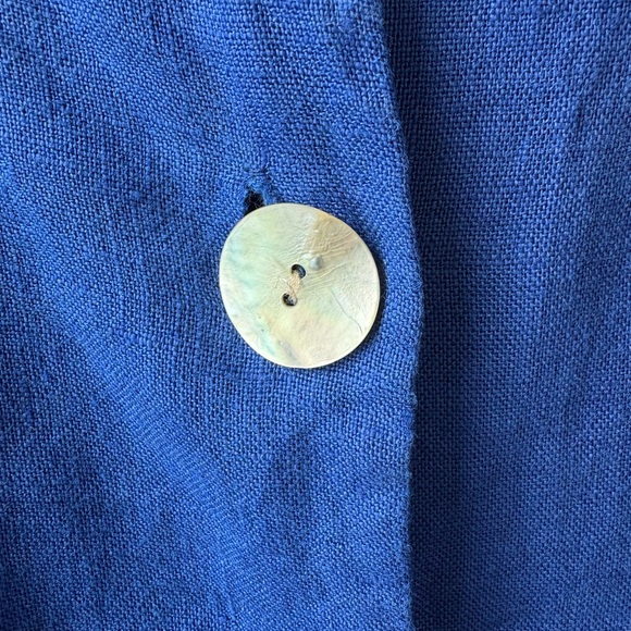 🇮🇹 Blue Linen Button-Up Top - Picture 6 of 12